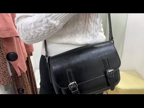❤️ Јавна мастурбација младе кучке ФералБерри са дилдом у соби за мерење Секс видео ат порн sr.hqpornvideos.ru ❌